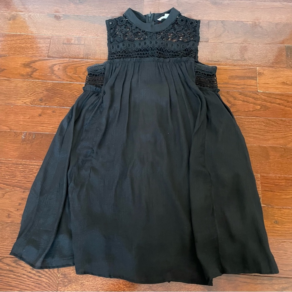 Black Lace-Detailed Shift dress